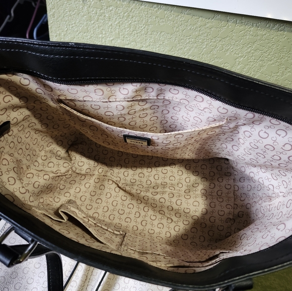 Guess purse - Picture 3 of 3